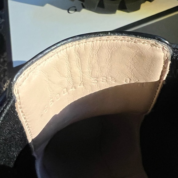 Ankle boots in shinny black leather with detachable ankle strap with crystals. - Picture 2 of 6